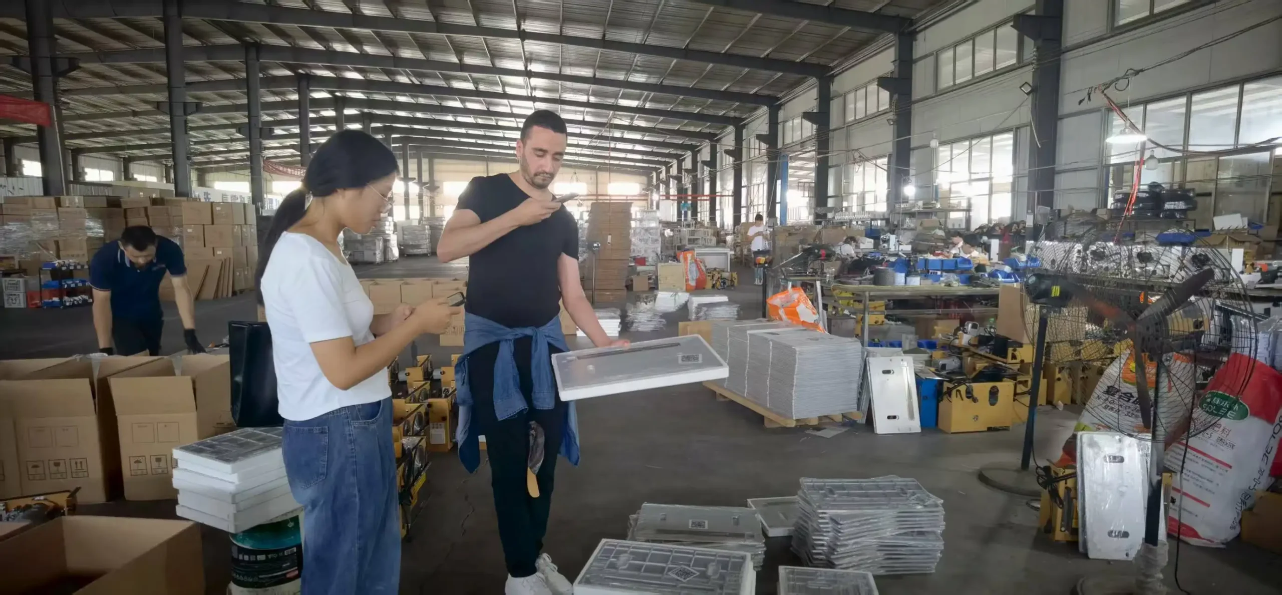 International buyer visiting Ruiqi factory floor