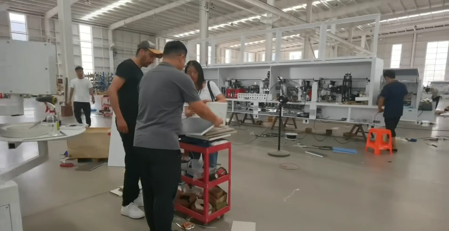 Overseas client group visiting Ruiqi woodworking machinery factory