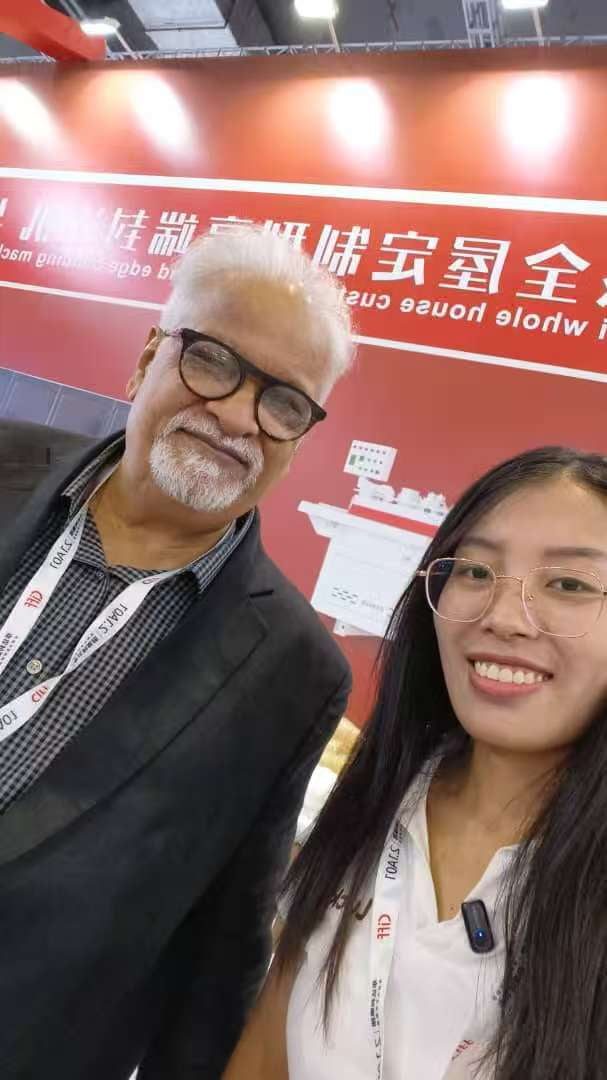 Ruiqi team at international woodworking expo